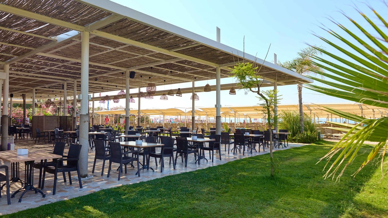 restaurants-beach-food-court