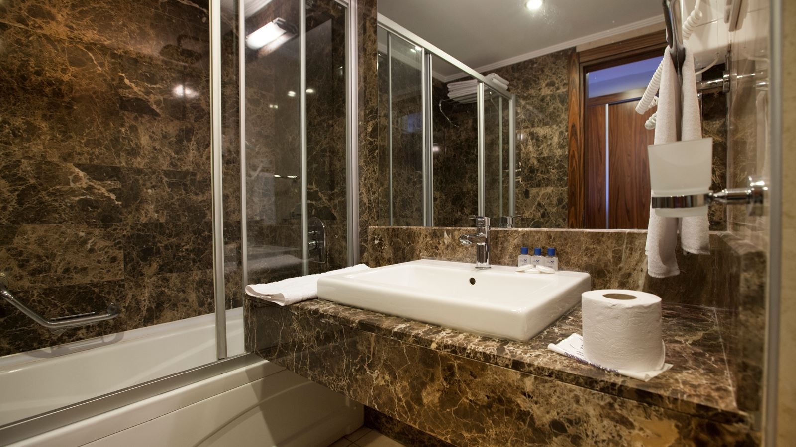 rooms-family-room
