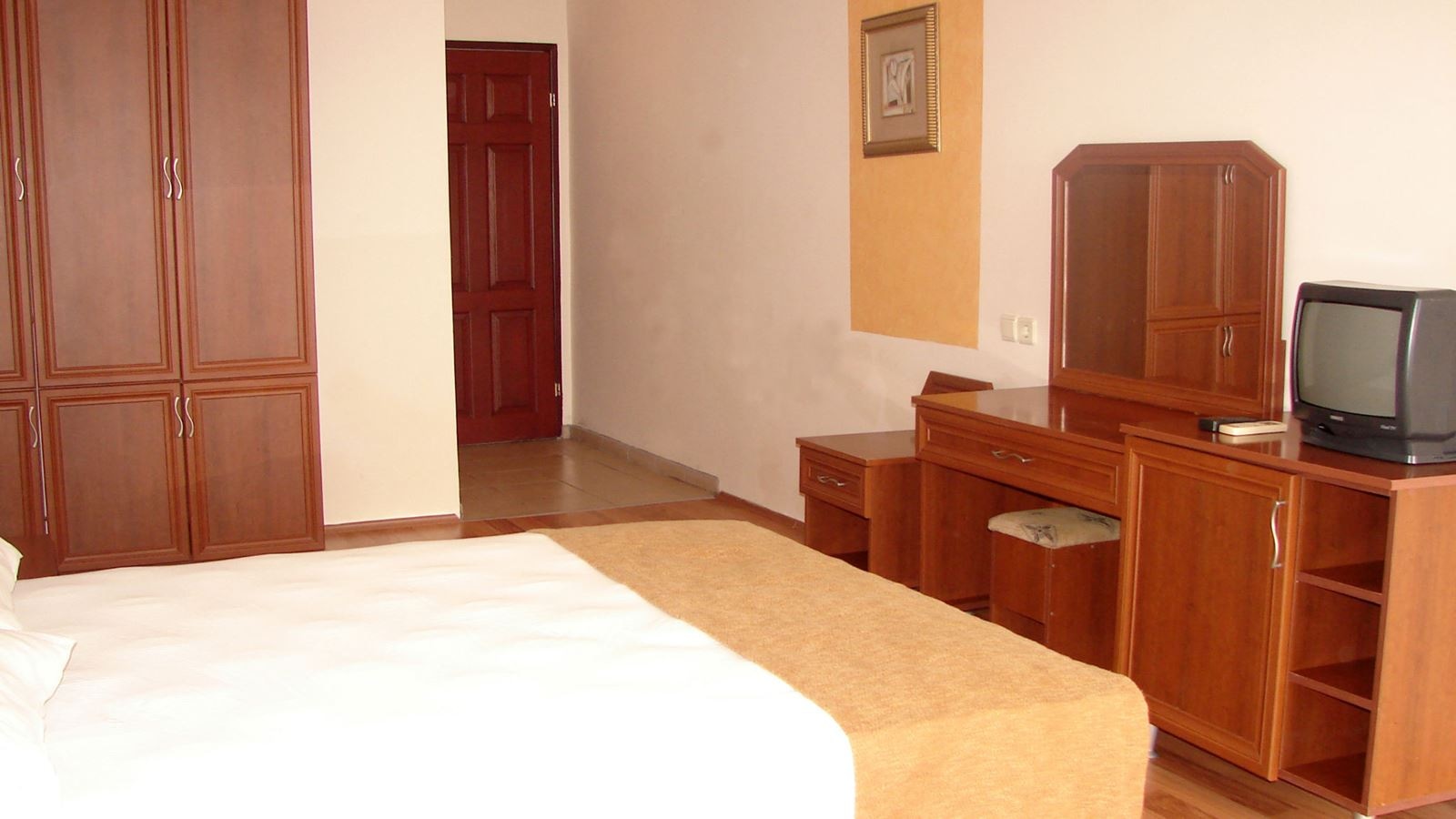 rooms-standard-room