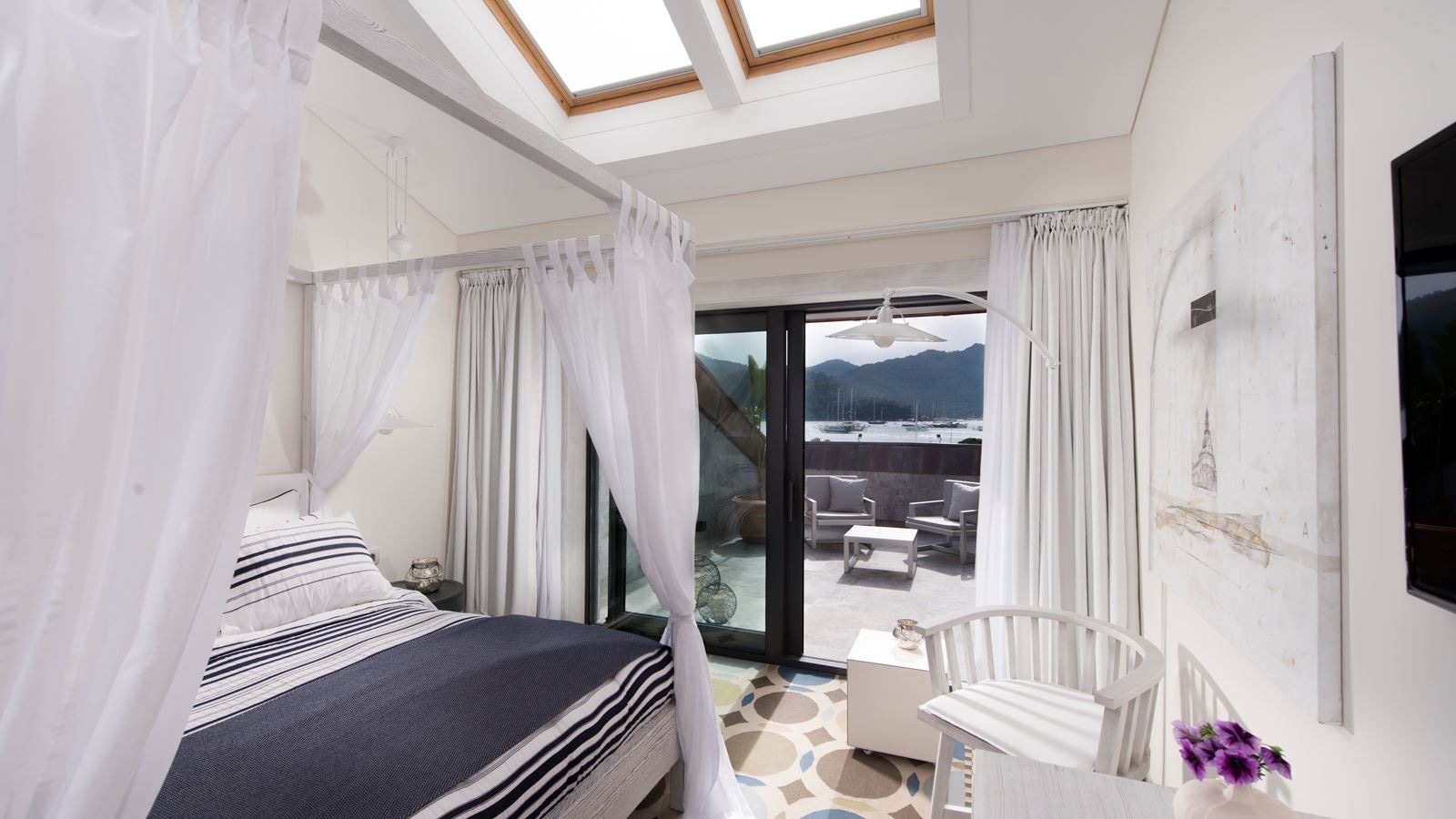rooms-superior-room