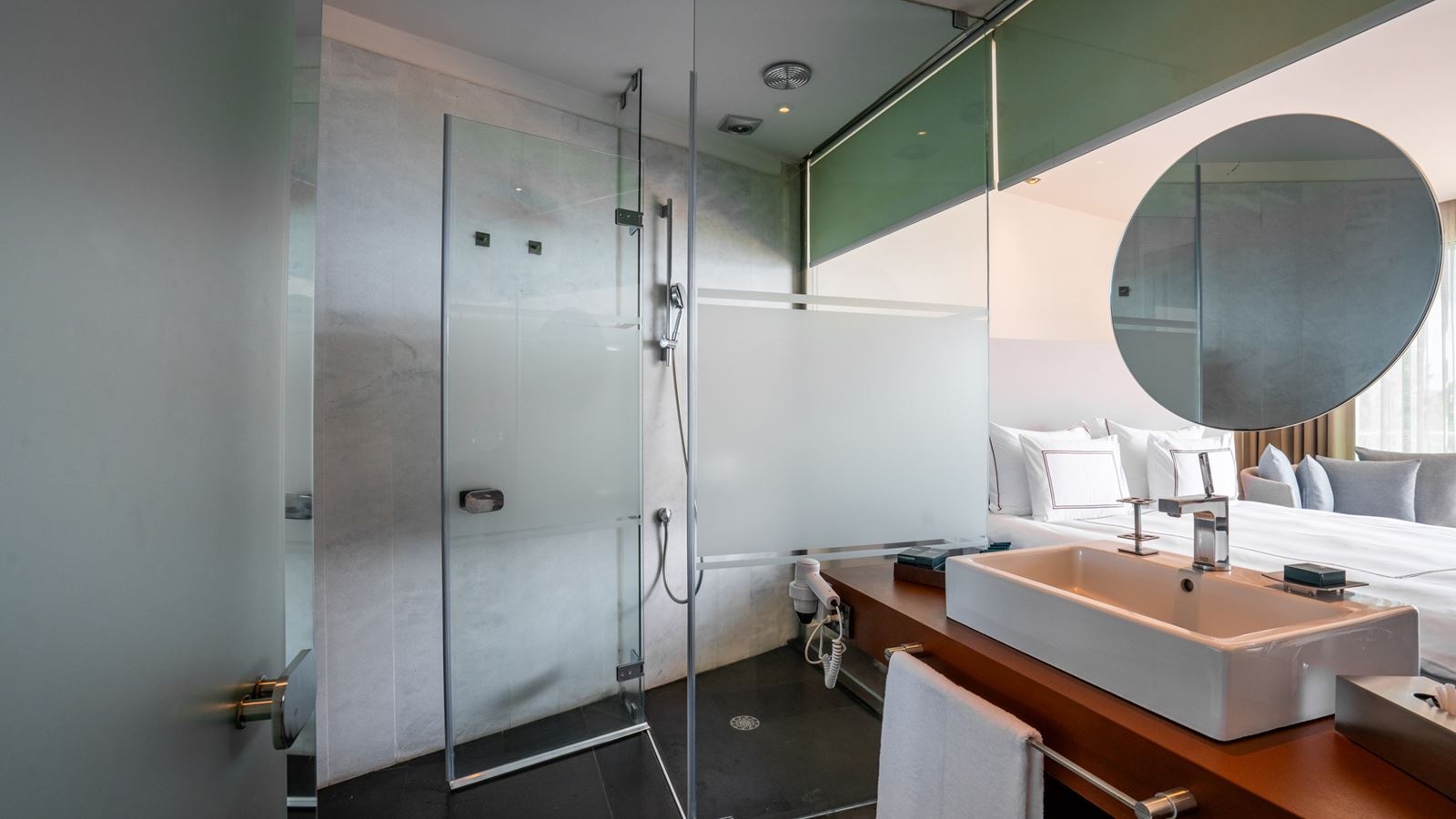 rooms-superior-room