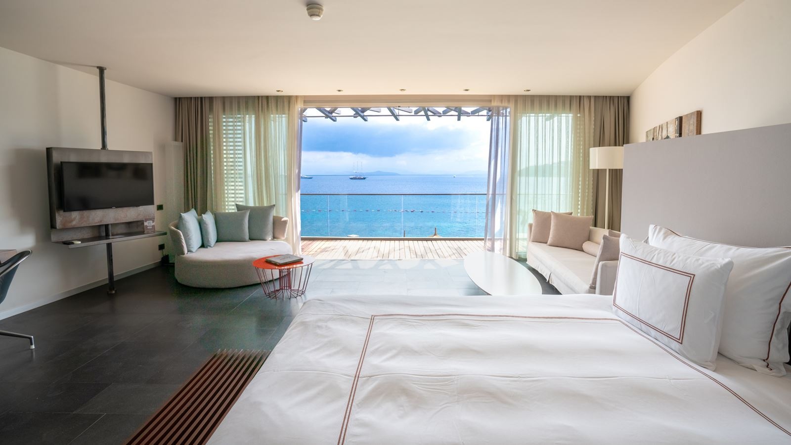 rooms-deluxe-room