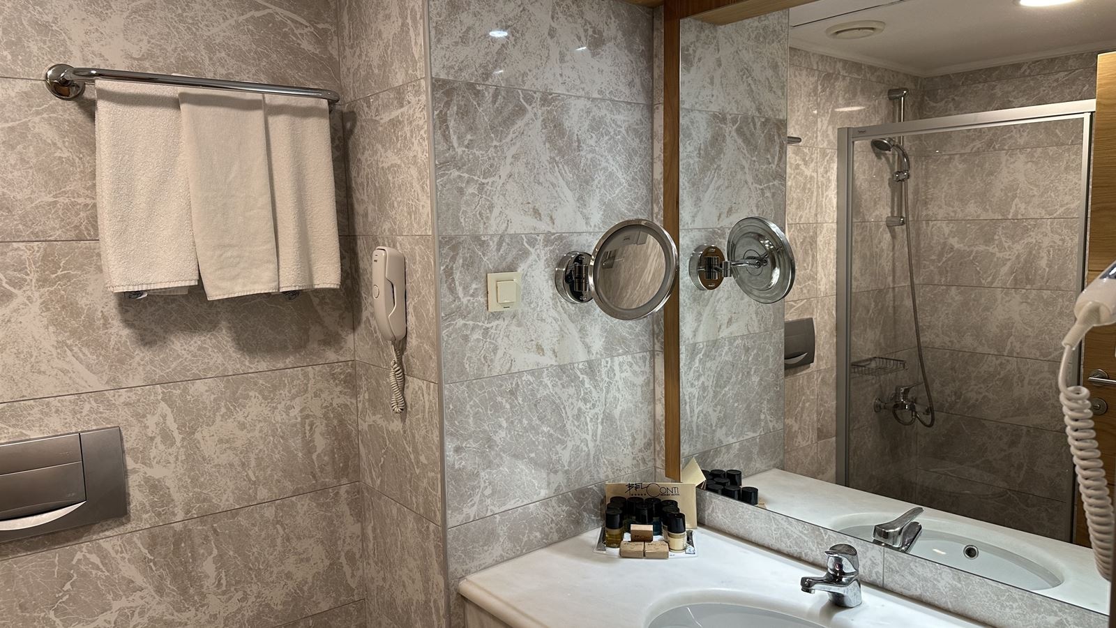 rooms-comfort-club-room-land-view