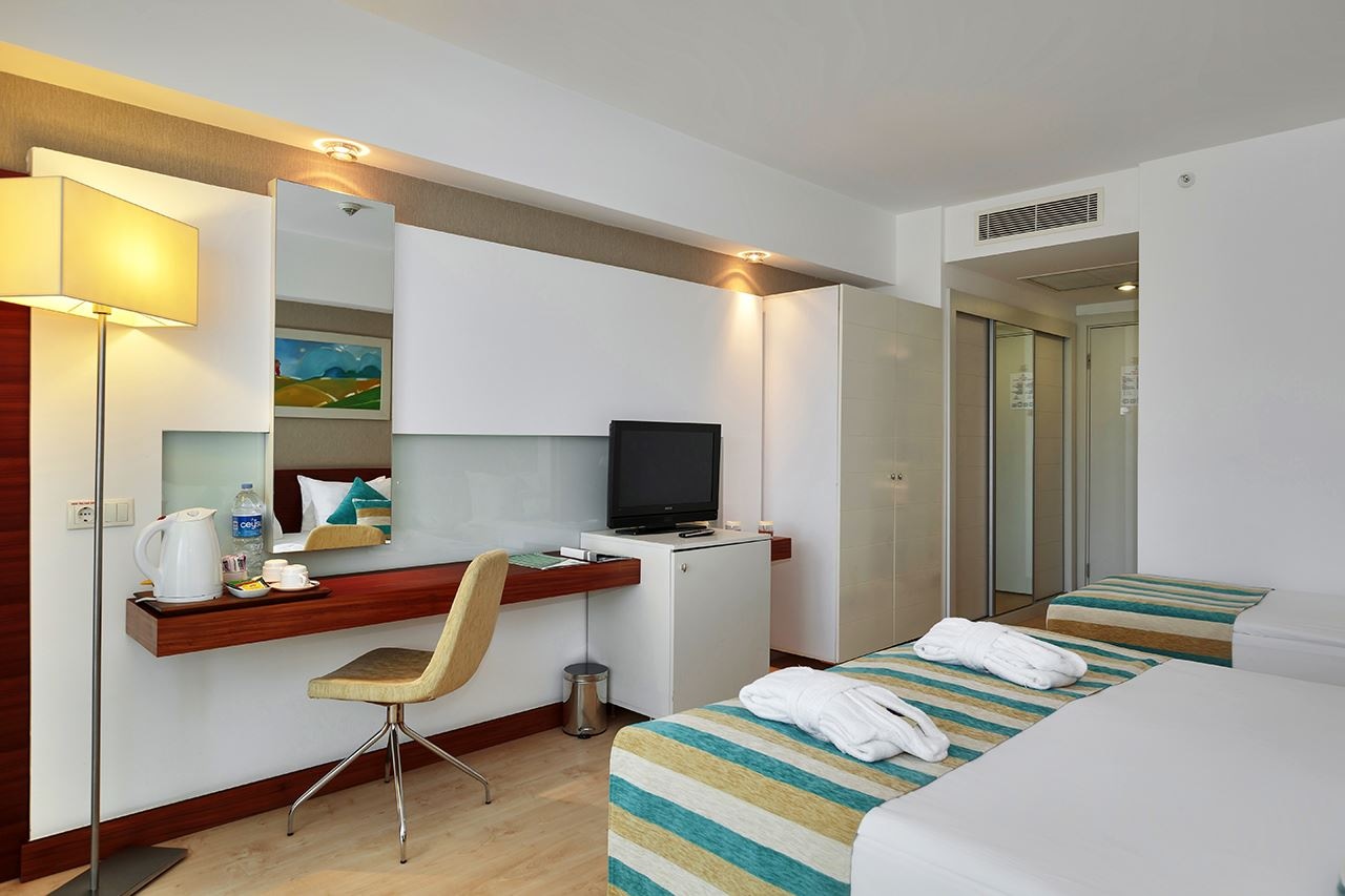 rooms-standard-room-side-sea-view-upper-floor