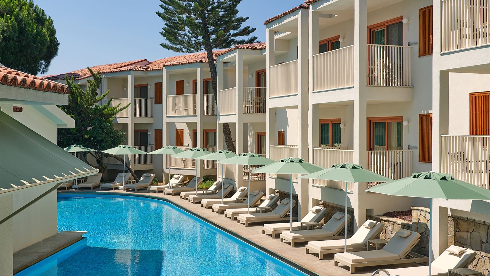 rooms-lake-suite-direct-pool-acces-+18-age