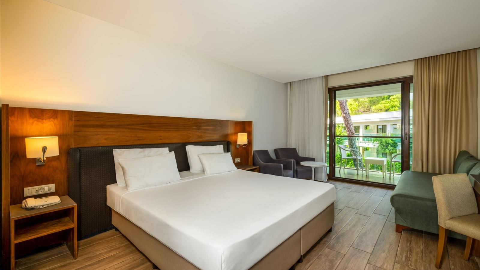 rooms-standard-room-forest-view