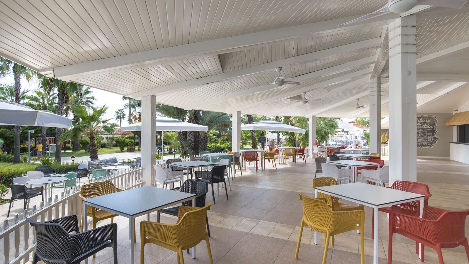bars-white-bistro