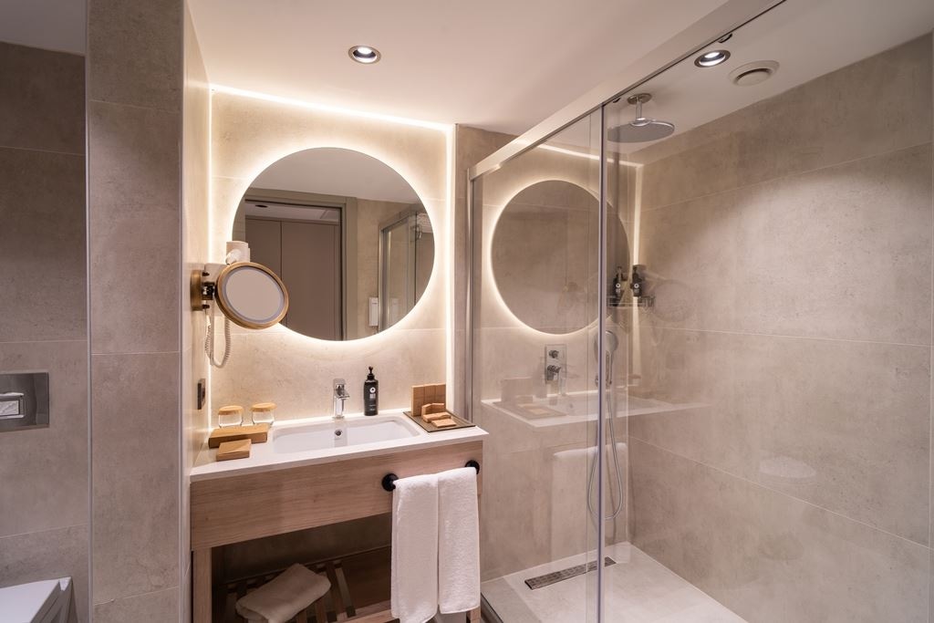 rooms-deluxe-family-room-seaview