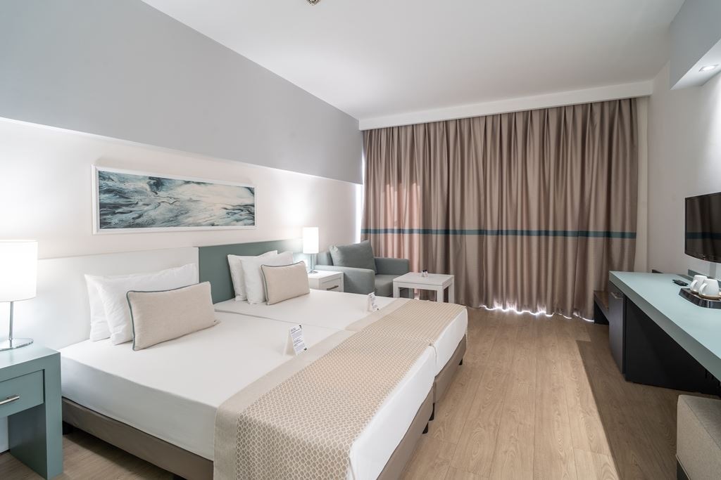 rooms-standard-room-sea-view-with-balcony