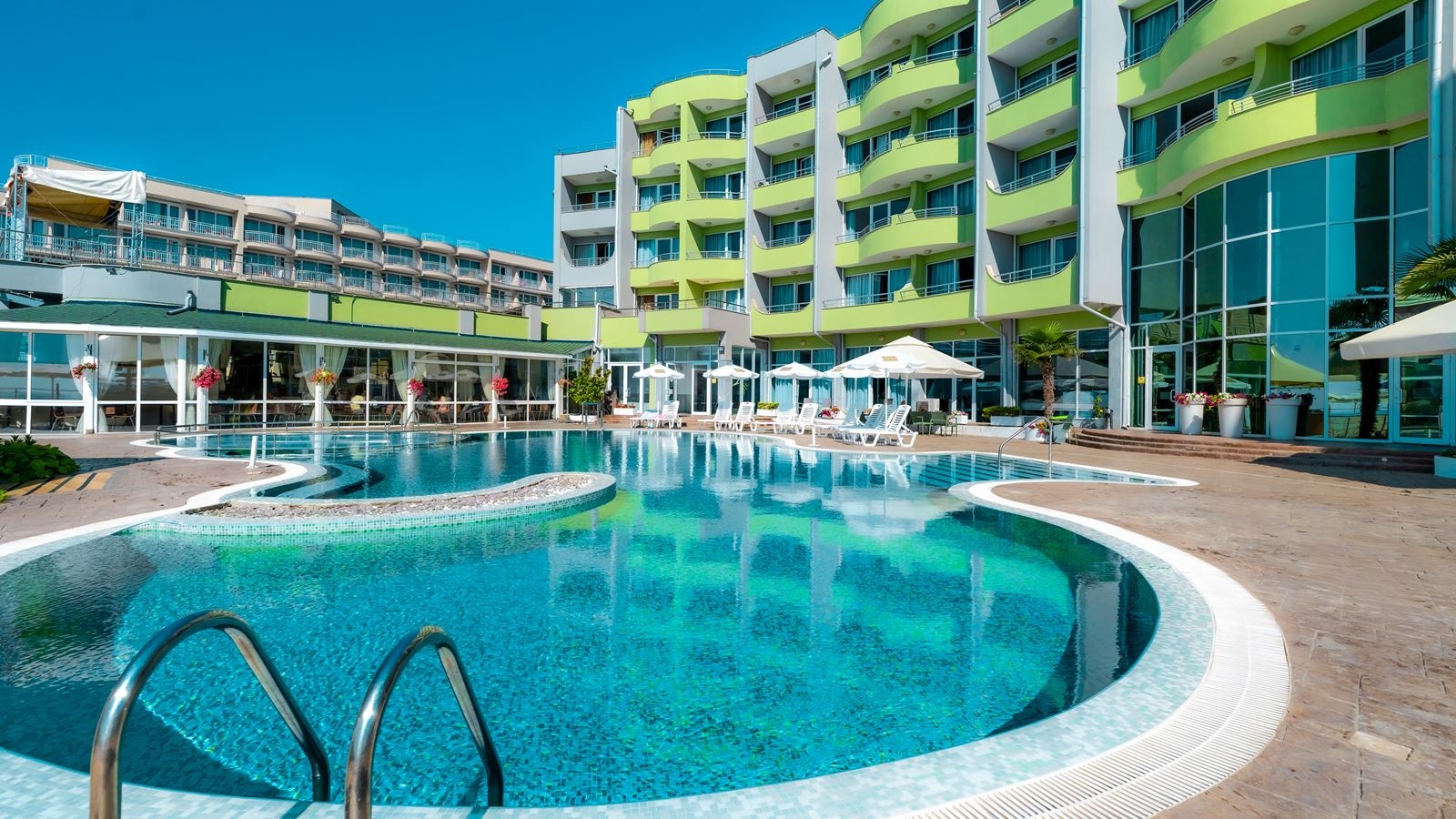 pools-outdoor-pool