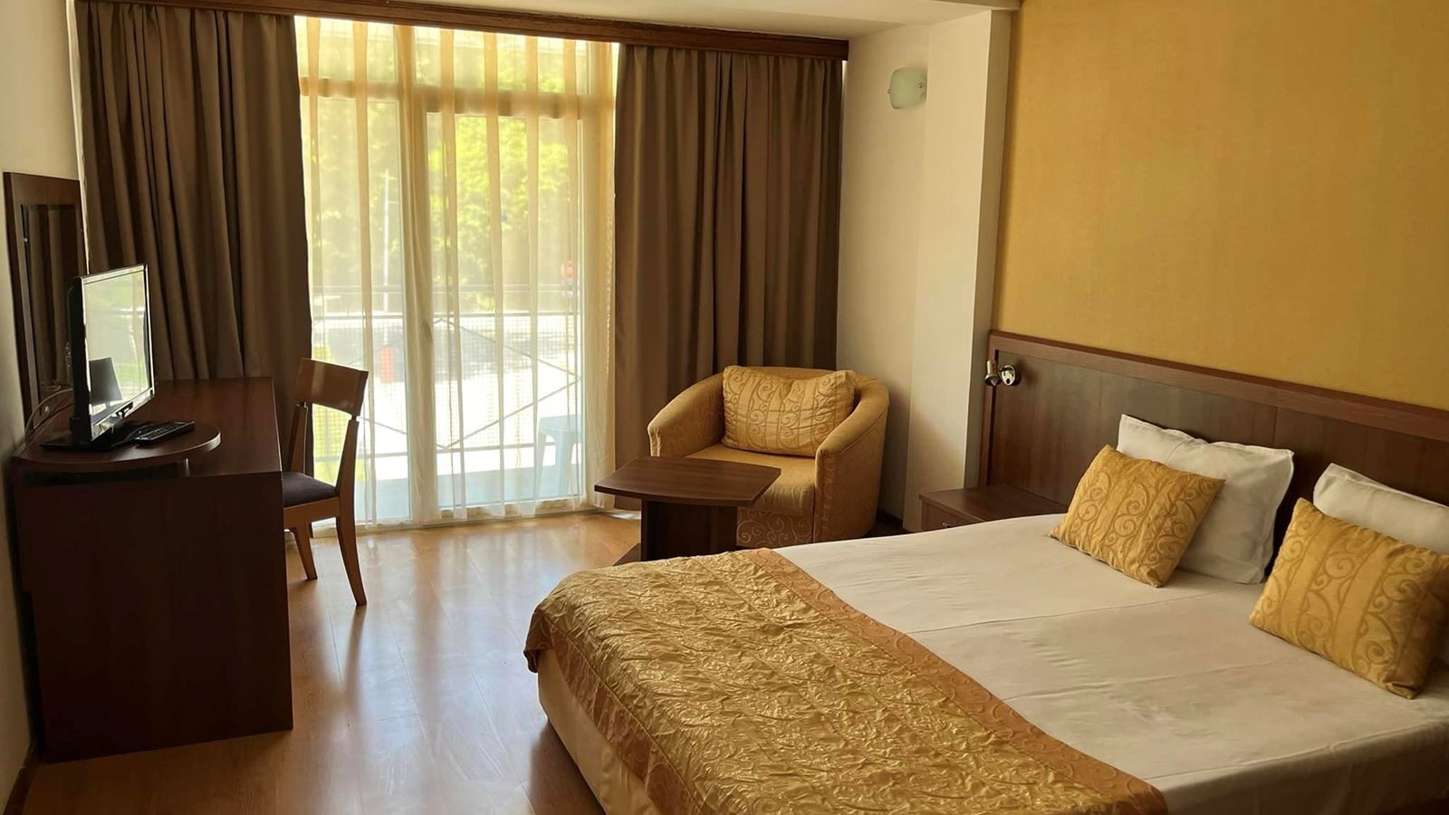 rooms-twin-superior-room-balcony