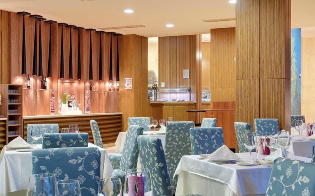restaurants-main-restaurant-cape-emine