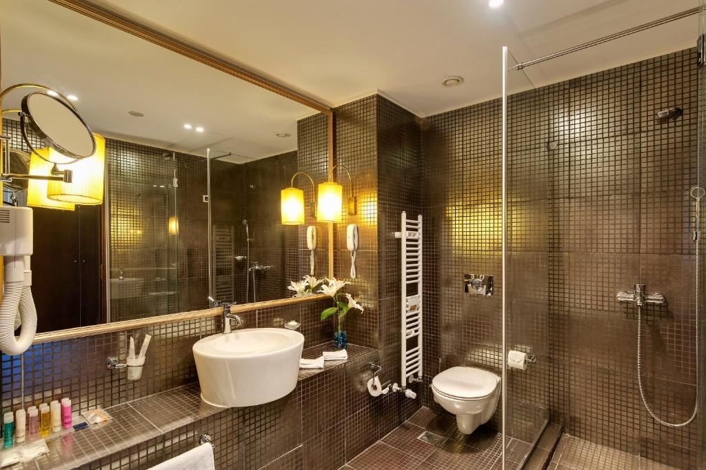 rooms-double-deluxe-room-seaview-balcony