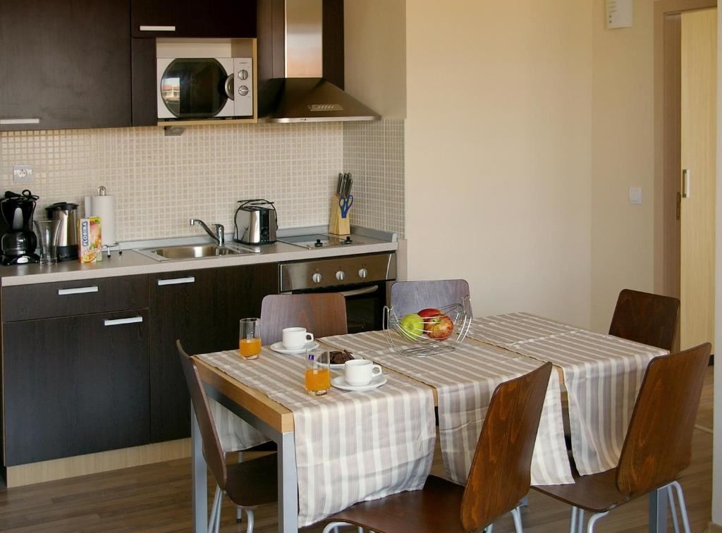 rooms-2-bedroom-standard-apartment-mountainview