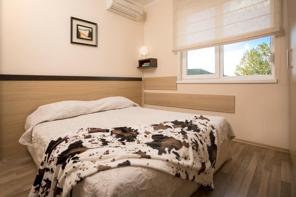 rooms-2-bedroom-standard-apartment-mountainview