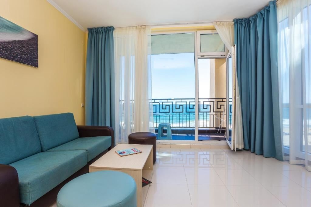 rooms-two-bedroom-apartment-sea-view