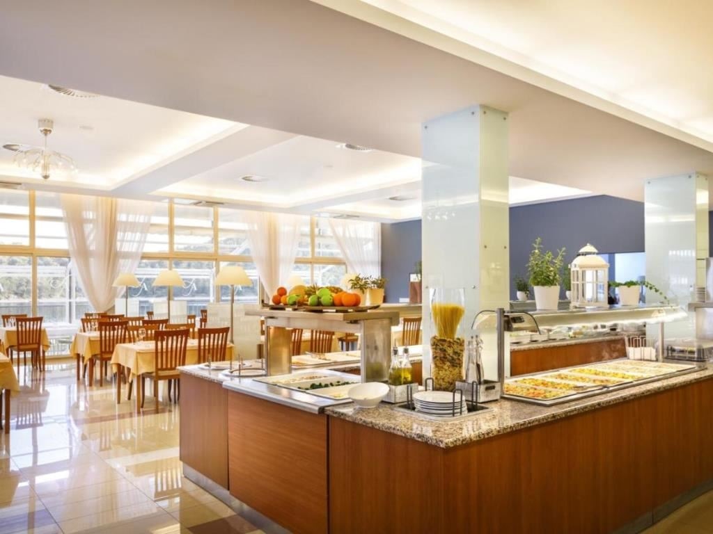 restaurants-restaurant