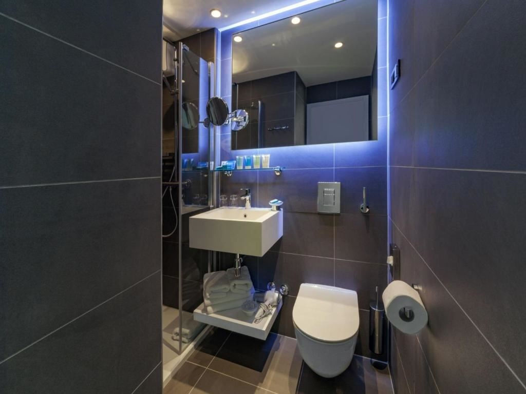 rooms-annex-room-balcony