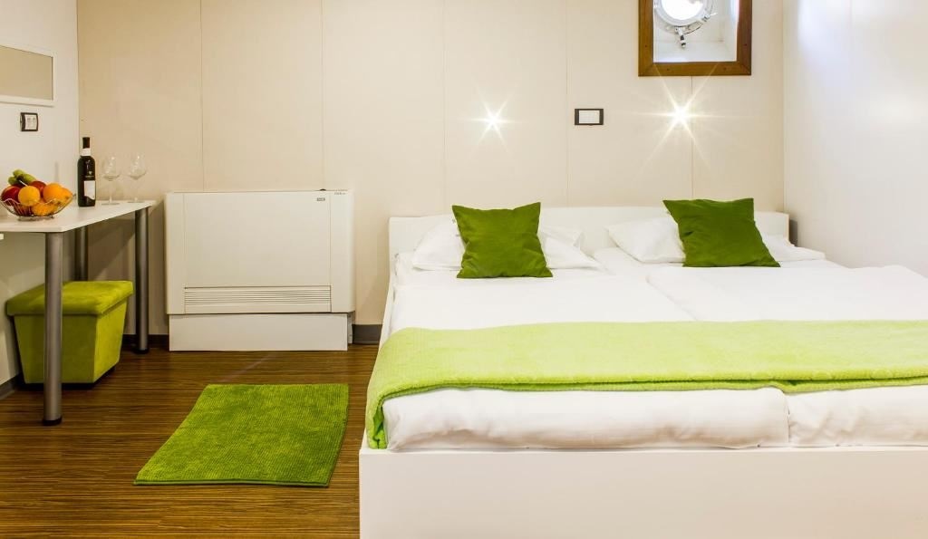 rooms-double-room