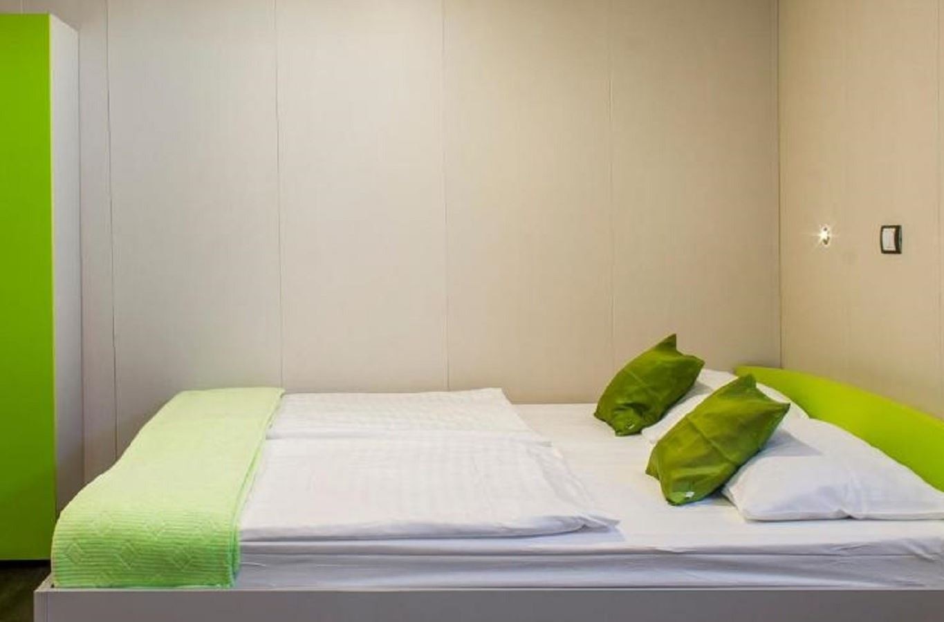 rooms-triple-room