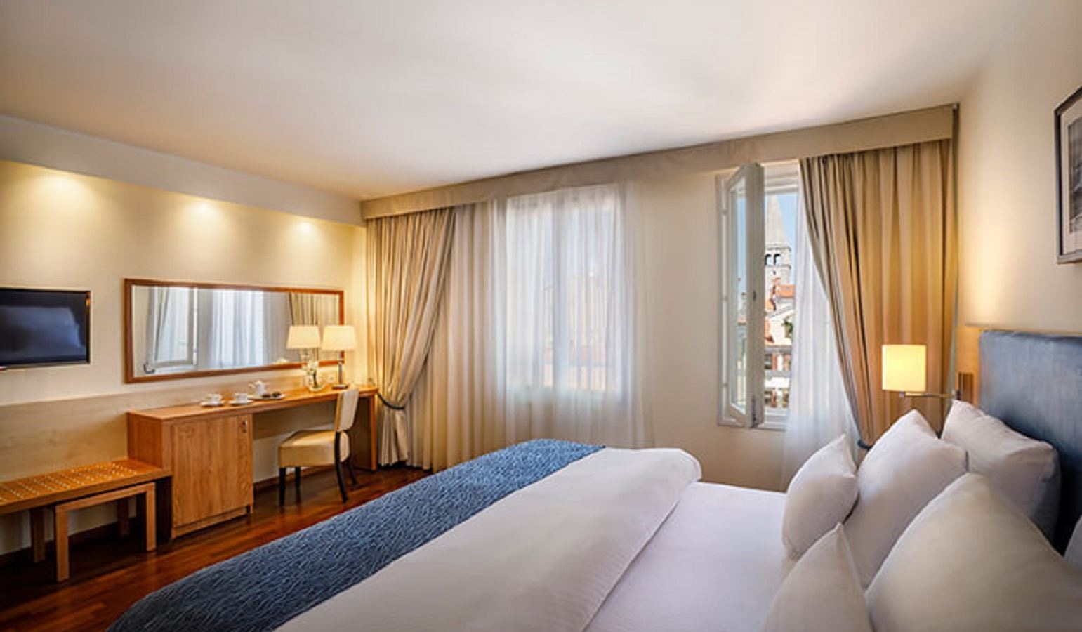 rooms-classic-room
