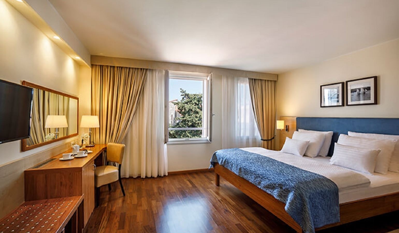 rooms-classic-room