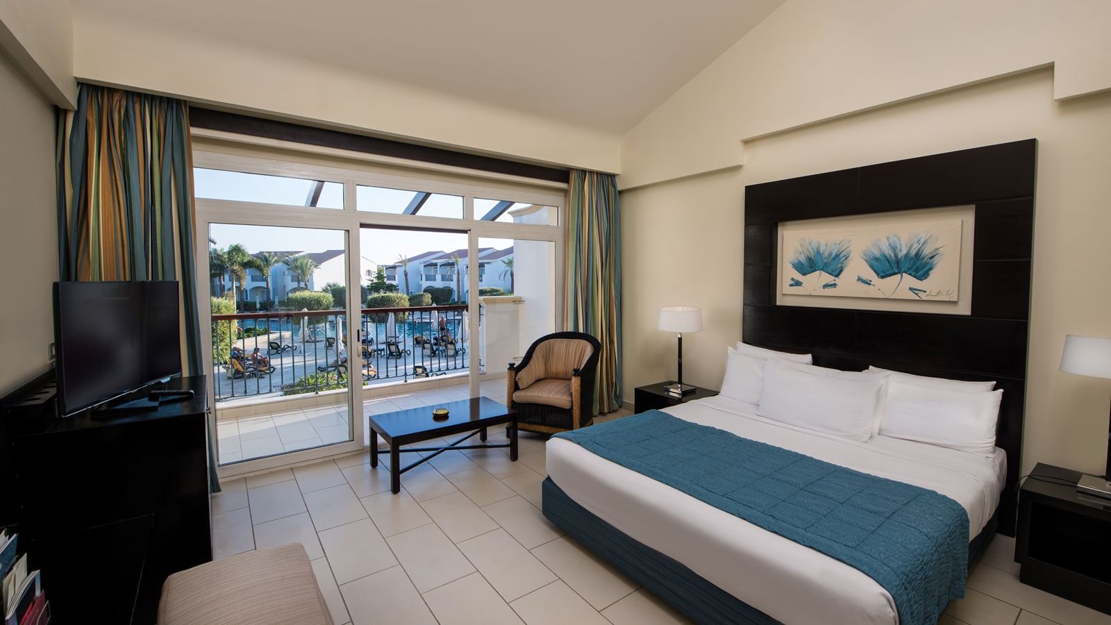 rooms-deluxe-room