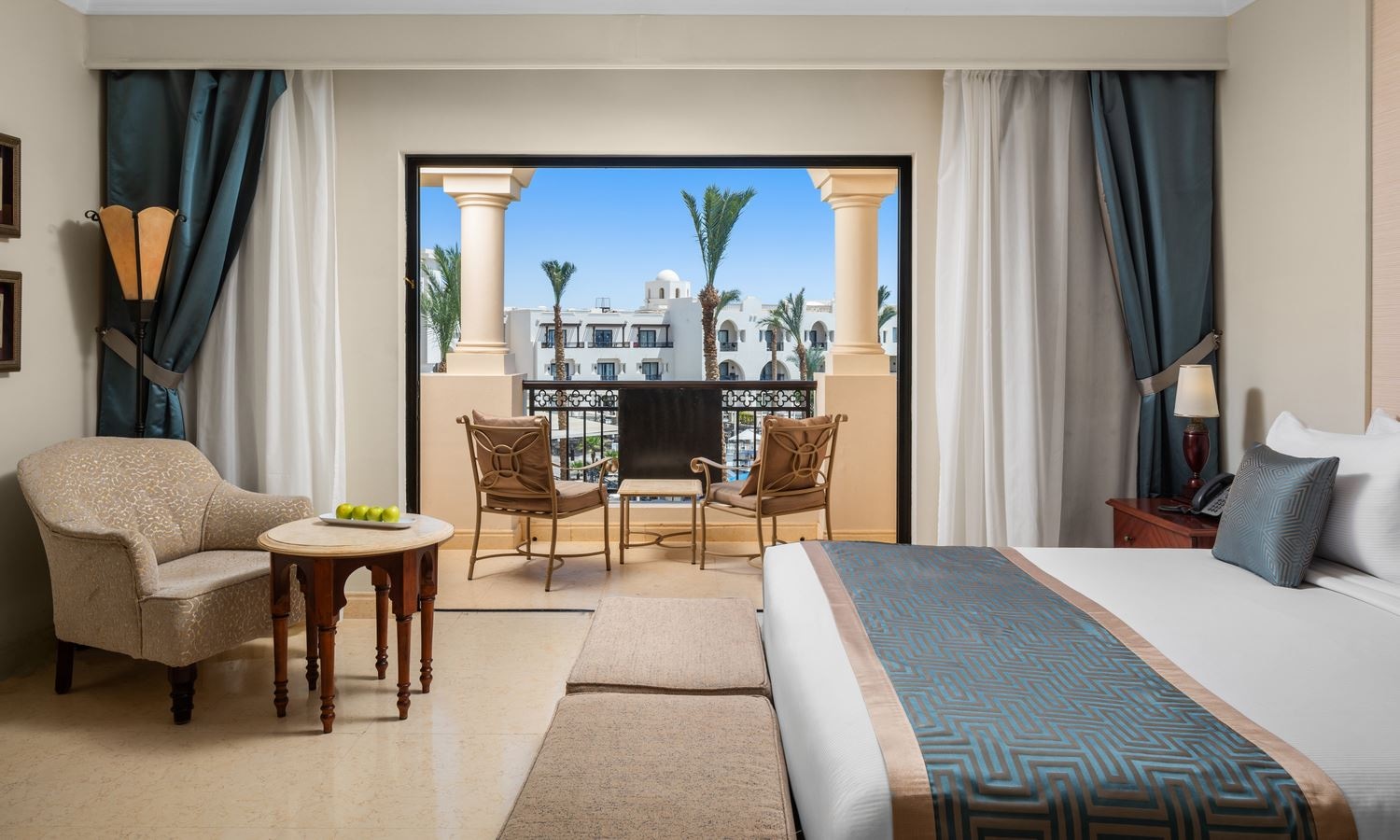 rooms-family-interleading-room-pool-view