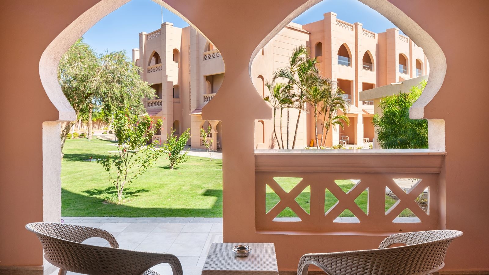 rooms-family-room-garden-view