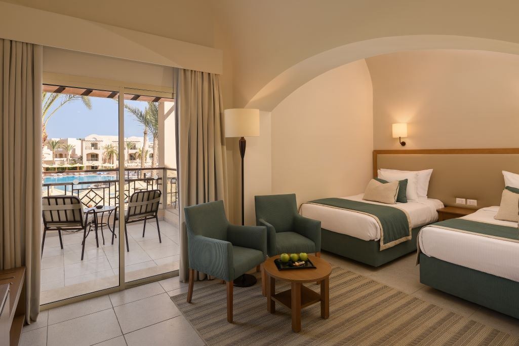 rooms-superior-room-pool-view-twin-bed