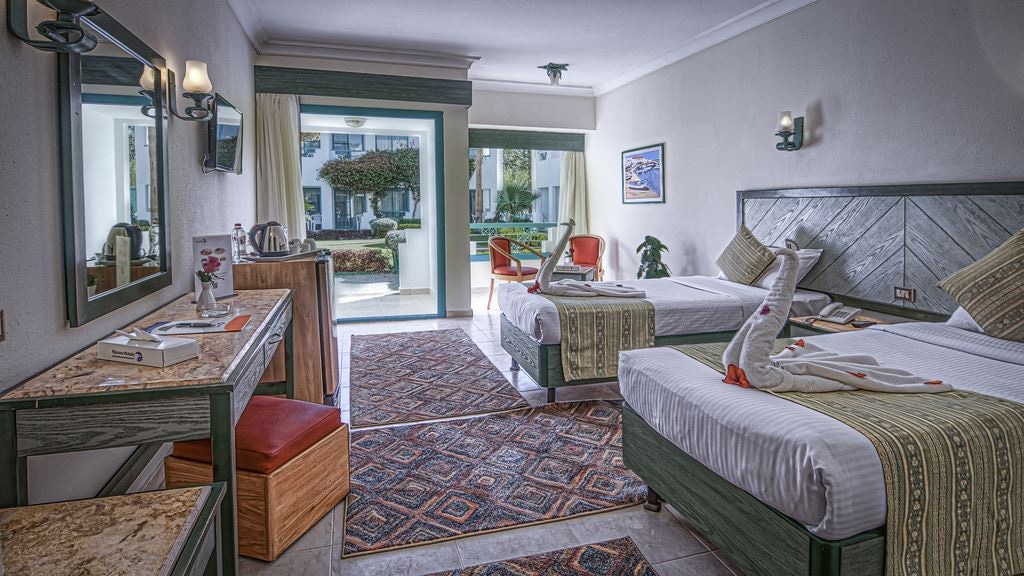 rooms-standard-room--standard-poolview