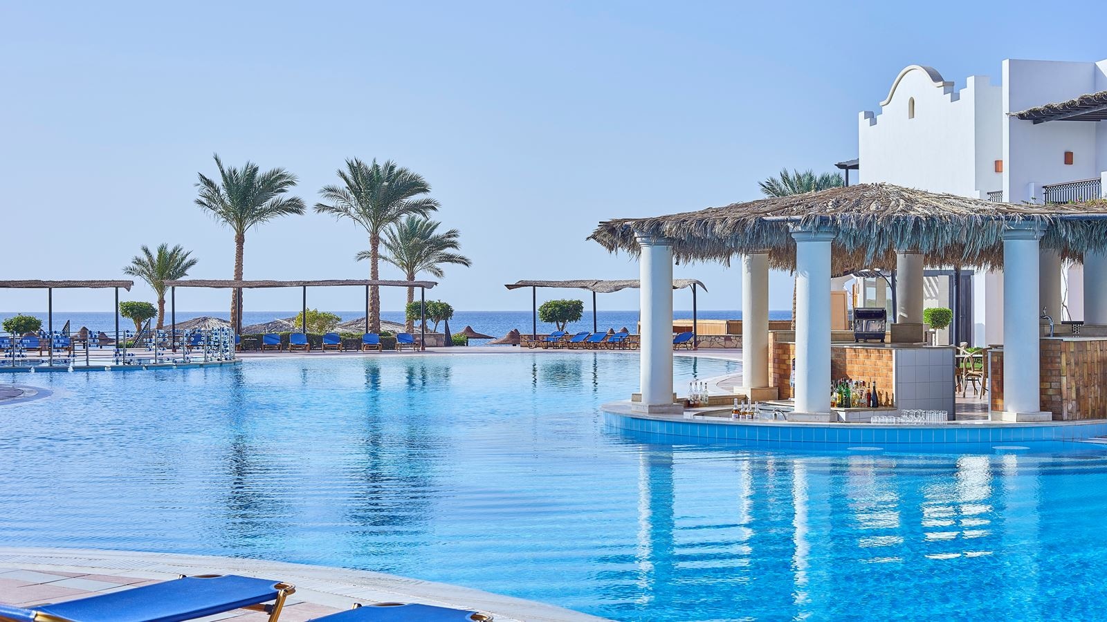 bars-aqua-pool-bar