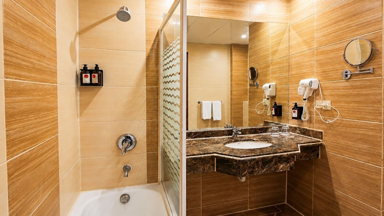 rooms-deluxe-room-pool-view