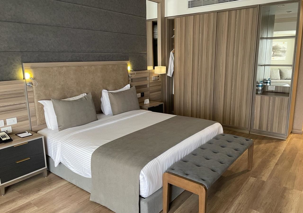 rooms-main-building-junior-suite-side-sea-view