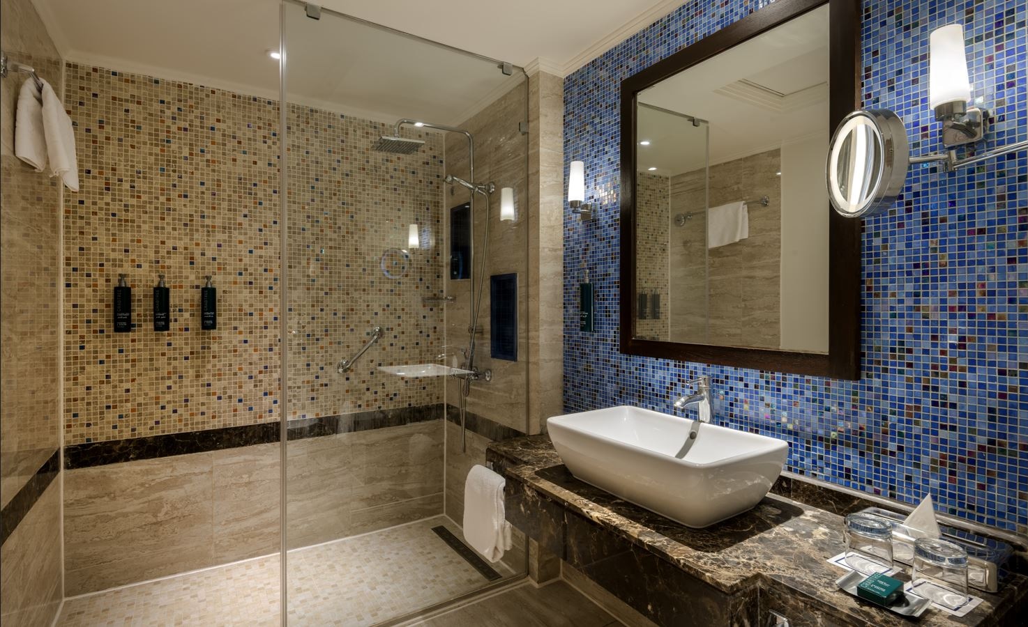 rooms-standard-room-pool-view