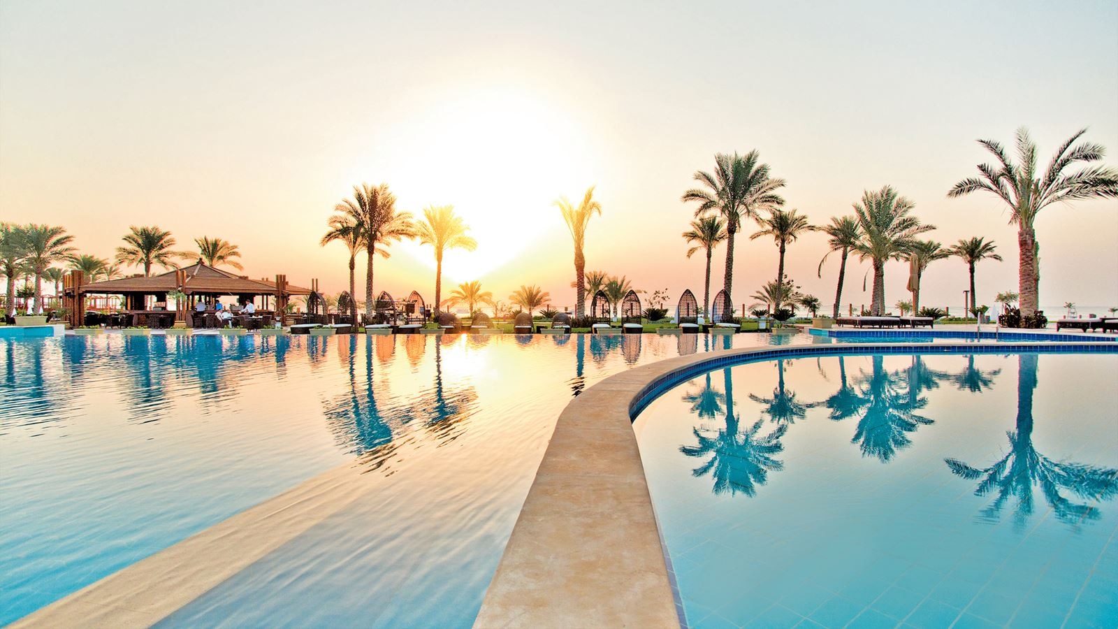 bars-splash-pool-bar