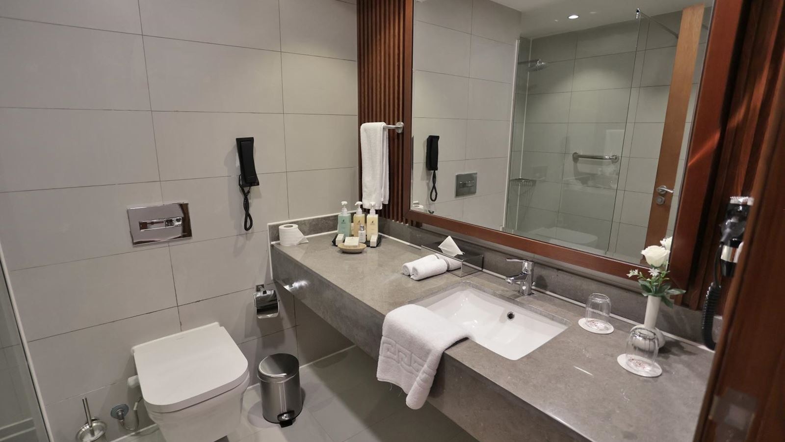 rooms-standard-room-garden-view