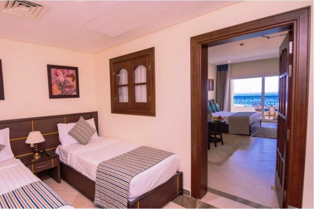 rooms-family-beach-front-room