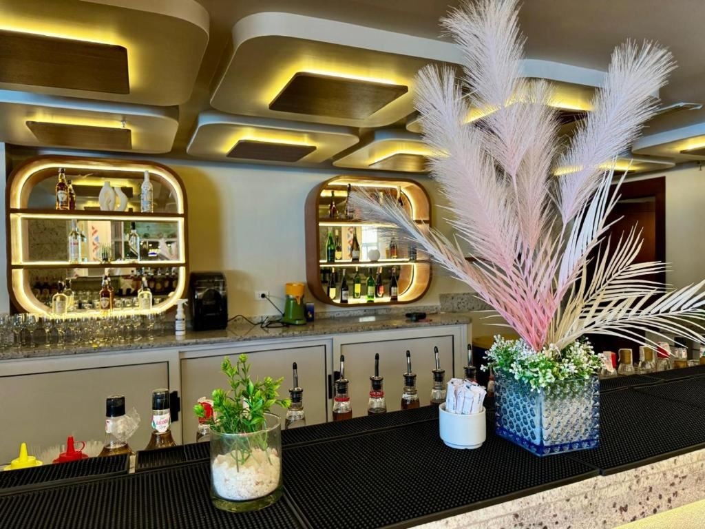 bars-aqua-pool-bar