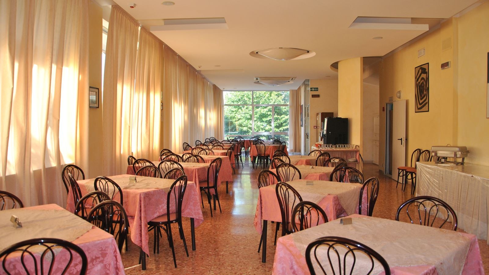 restaurants-restaurant