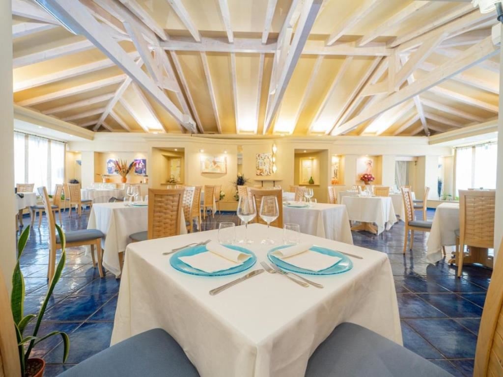 restaurants-restaurant