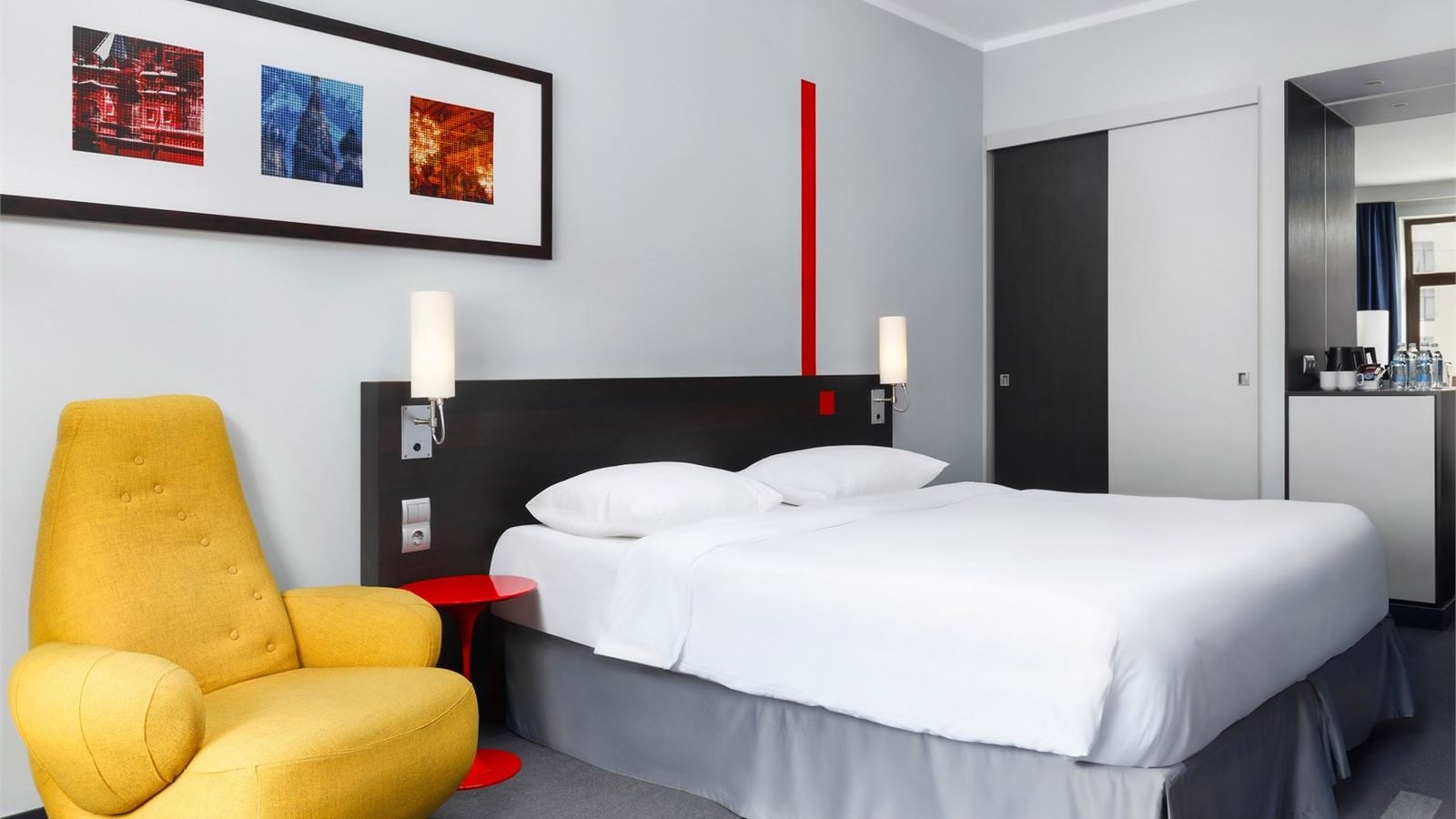 rooms-stand-river