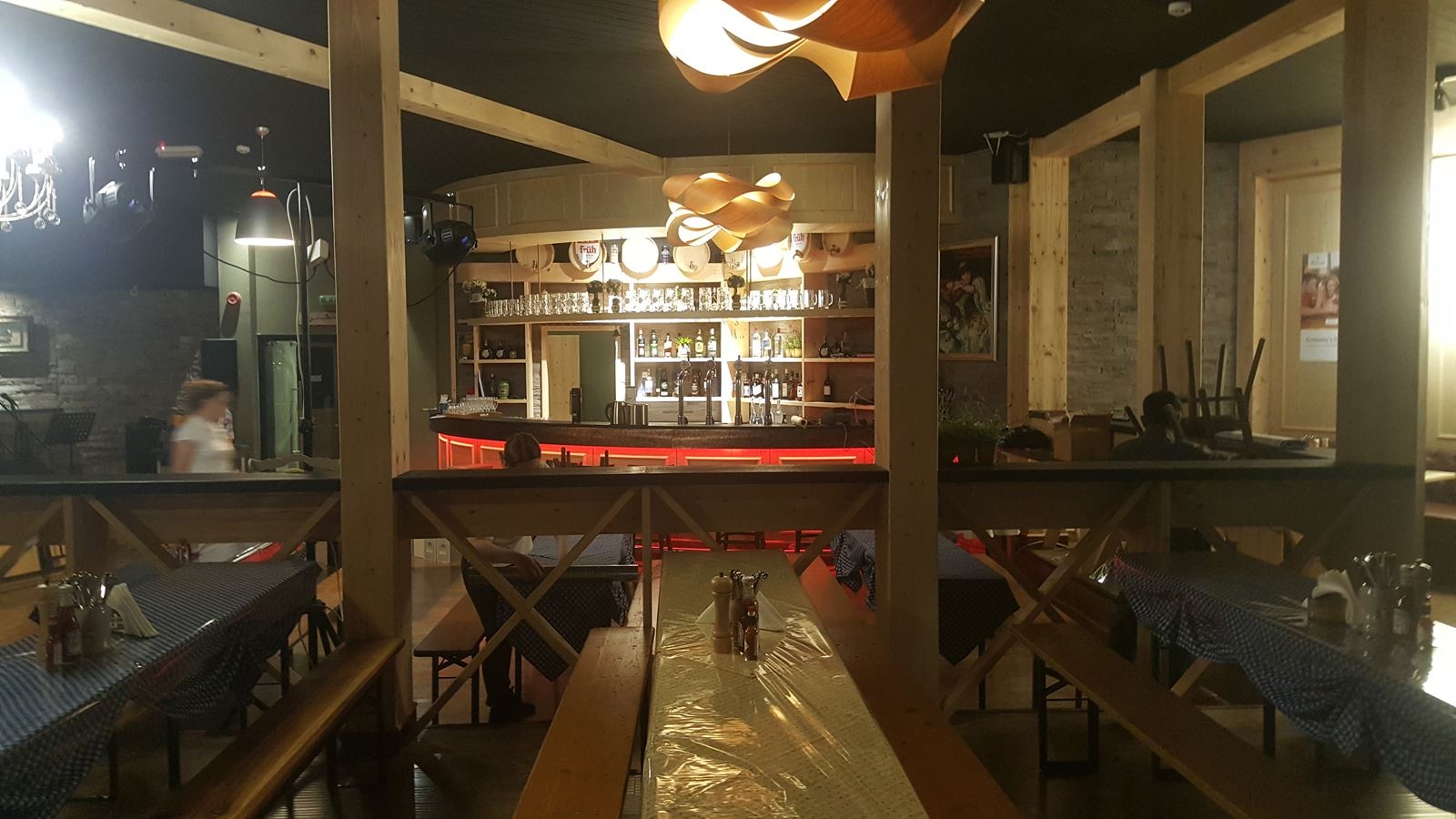 restaurants-das-brauhaus-german-restaurant