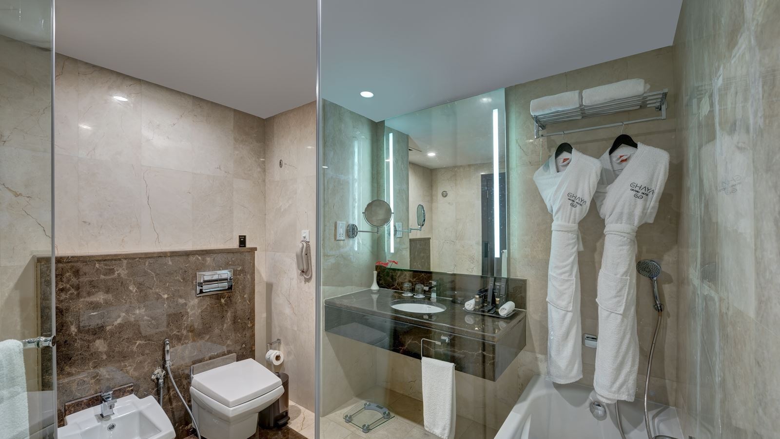 rooms-deluxe-room