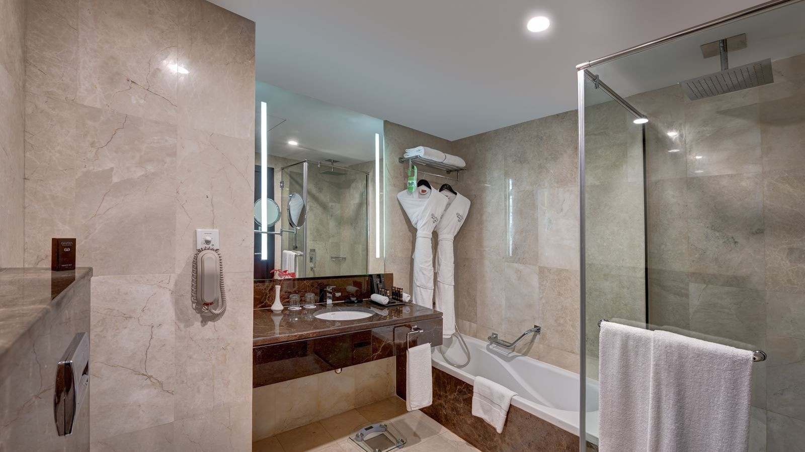 rooms-deluxe-room