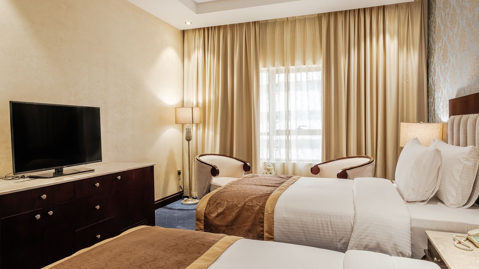 rooms-deluxe-room