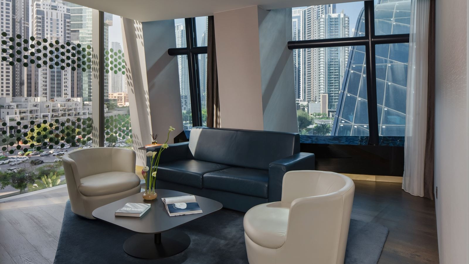 rooms-extra-me-+-junior-suite-with-burj-khalifa-view-and-jacuzzi