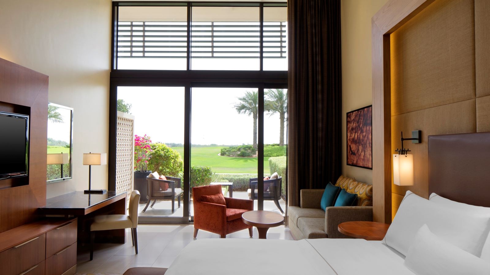rooms-grand-room-king