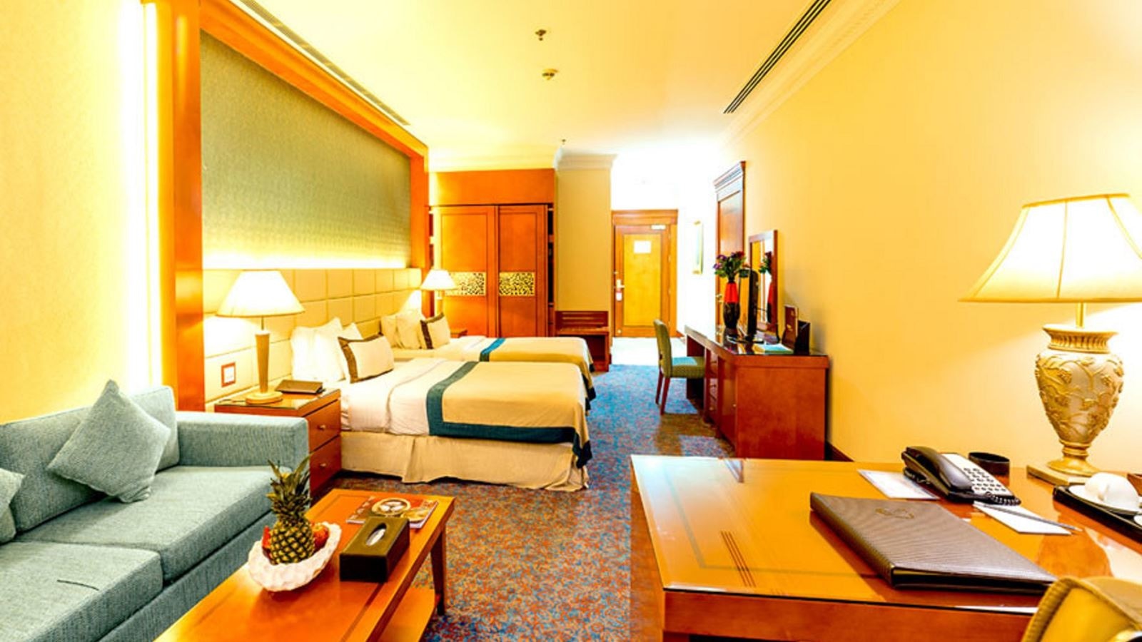 rooms-deluxe-room