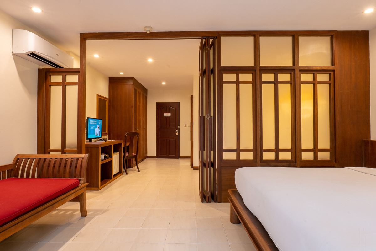 rooms-pool-access-garden-view